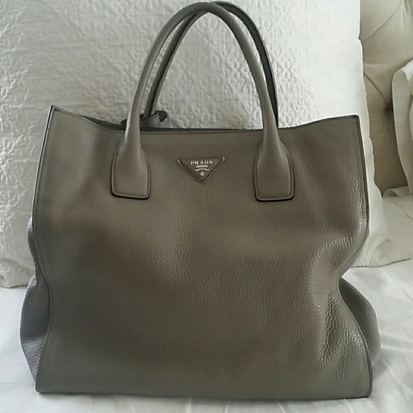 Prada Handbags - AUTHENTIC Prada Vitello Daino leather tote